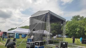 Vrcholící přípravy na festival Blesk tlapek na pražském Vypichu (2.6.2023)