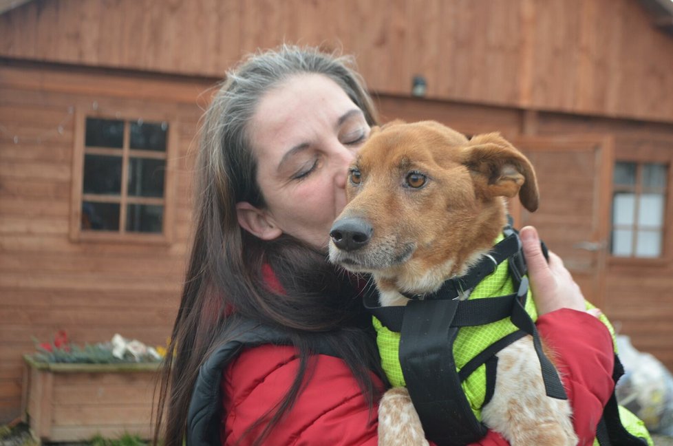 Jessie se svou dočaskářkou, která ji vypiplala z nejhoršího