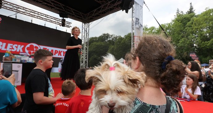 Monika Absolonová na festivalu Blesk tlapek.