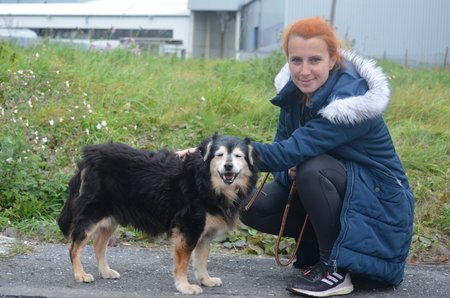 Podle Gabriely Jägerové Filípek nesmutní, naopak, užívá si pozornosti, které se mu v útulku dostává