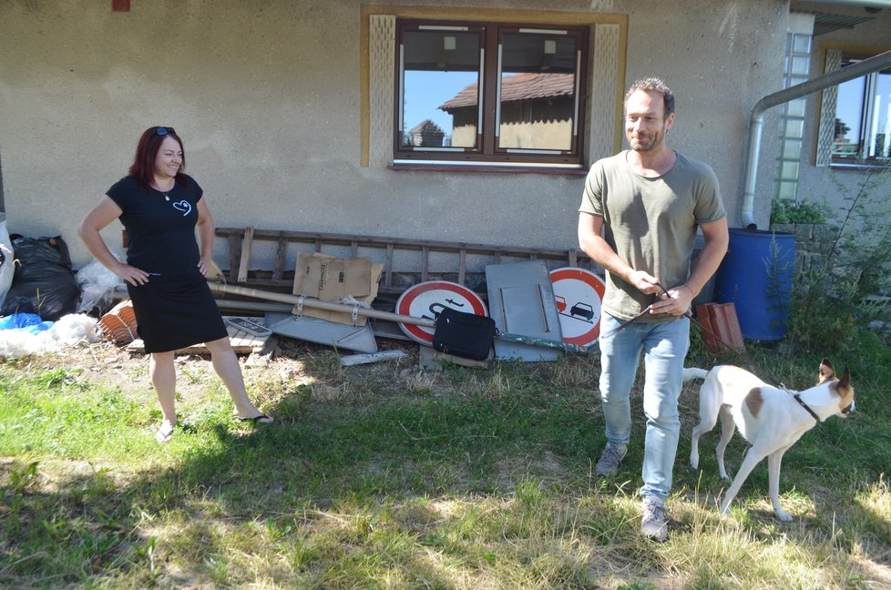 Nově budovaný azyl ukázala Filipovi Rožkovi, který přijel i s Gumpem, Kristýna Wurstová