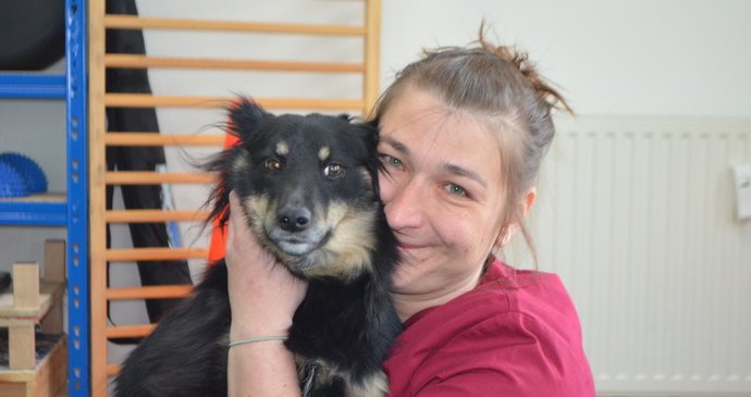 Miška se svou adoptivní paničkou, veterinářkou Dorotou Lippert