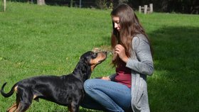 Yonda se svou doživotní pečovatelkou Nikol Šálenou.