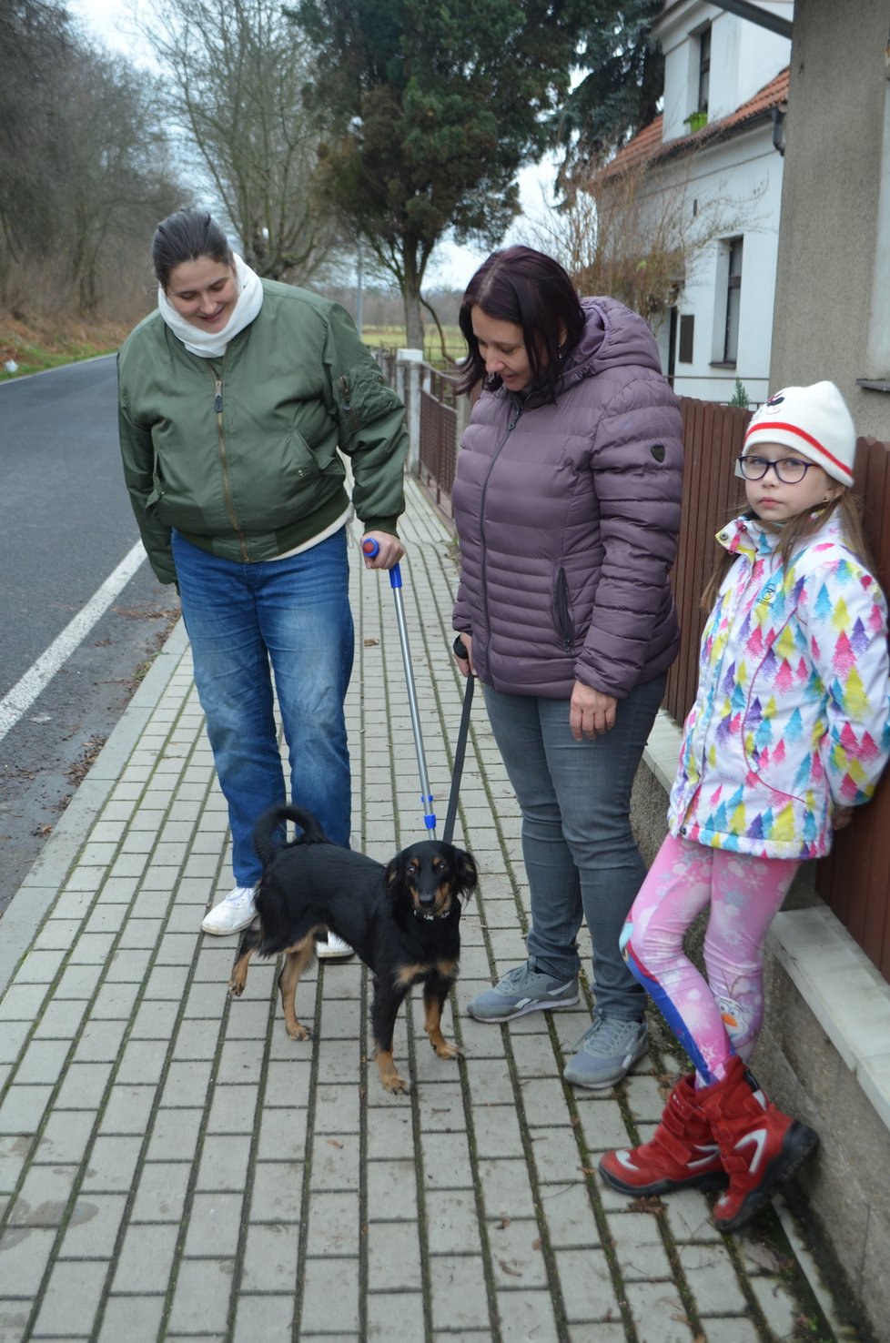 Na Ríšu se do nového domova přijela podívat i Lenka Krbcová (vlevo), která ho měla v dočasné péči