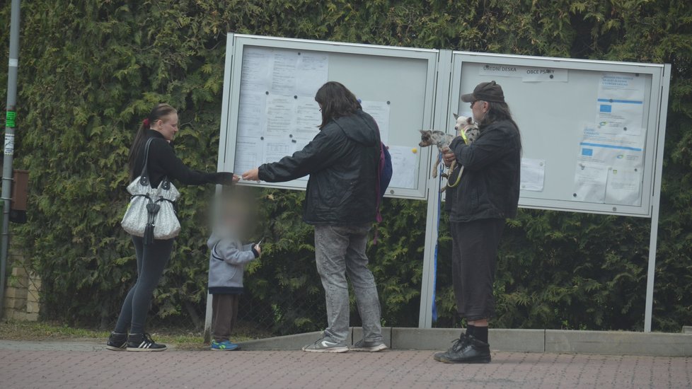 Za obě fenky dostala množitelka 5000 korun. Žádný doklad o převzetí peněz figurantce nedala