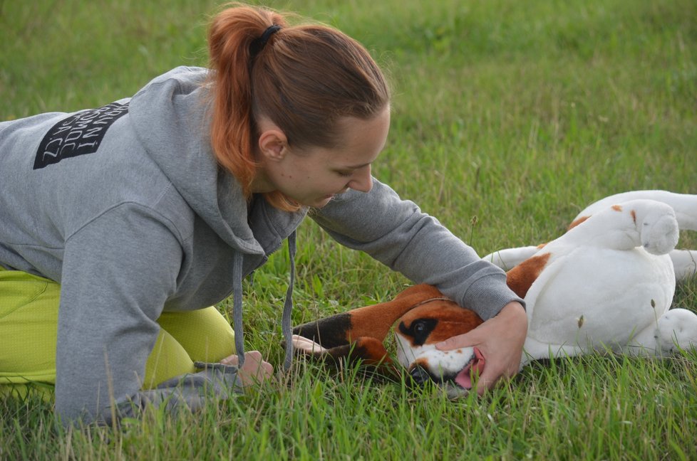 Kateřina Šponarová ukáže, jak psa správně resuscitovat