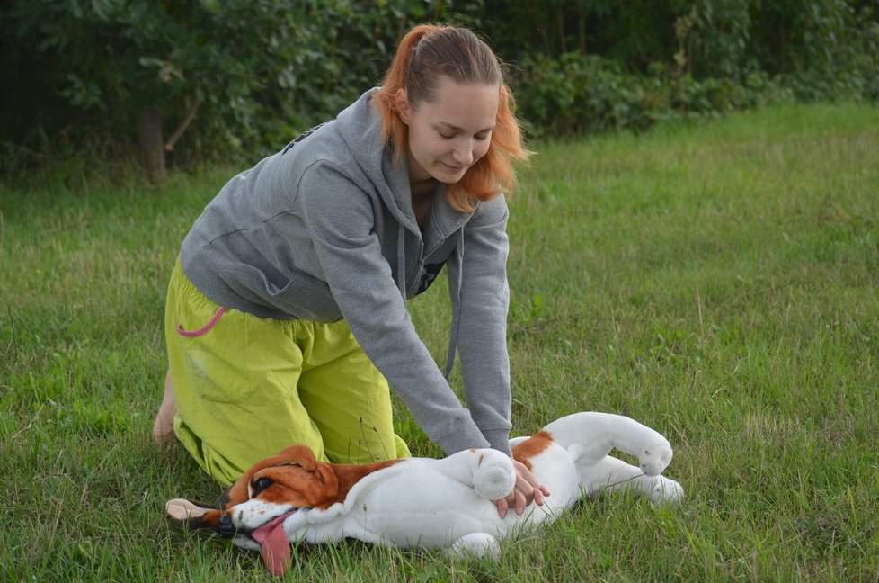 Kateřina Šponarová ukáže, jak psa správně resuscitovat