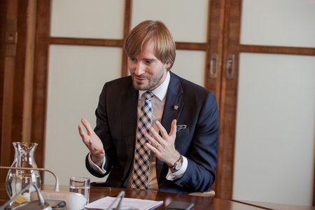 Ministr zdravotnictví Adam Vojtěch (za ANO) během rozhovoru pro Blesk Zprávy (24. 7. 2020)