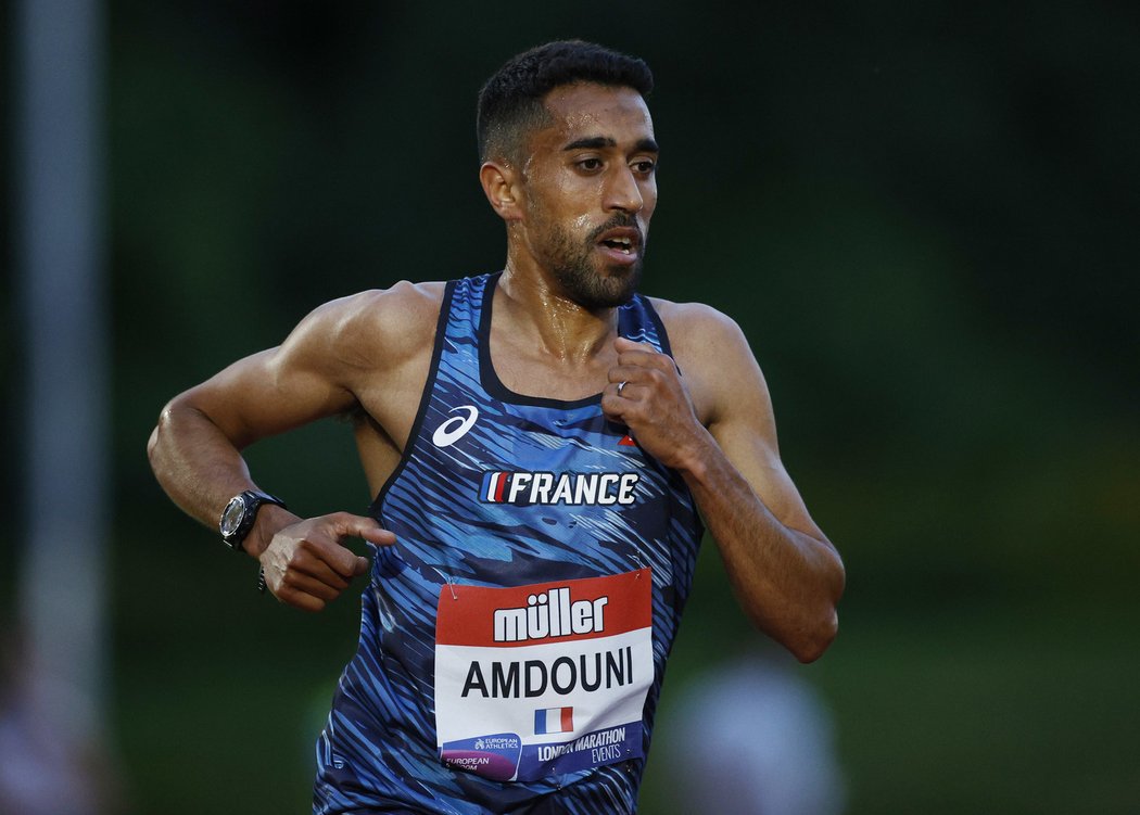 Francouzský vytrvalec Morhad Amdouni způsobil na olympiádě v Tokiu skandál, když ostatním soupeřům zničil zásoby vody!