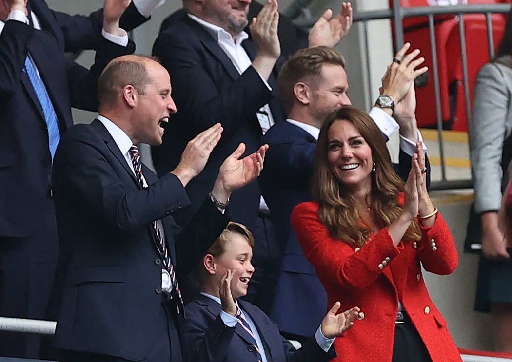 Fotbalisté Anglie výhrou 2:0 nad Německem potěšili prince Williama s manželkou Kate i jejich sedmiletého syna George