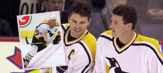 Jaromír Jágr a Mario Lemieux; nerozlučná dvojka ve zlatých časech Pittsburghu Penguins na začátku devadesátých let