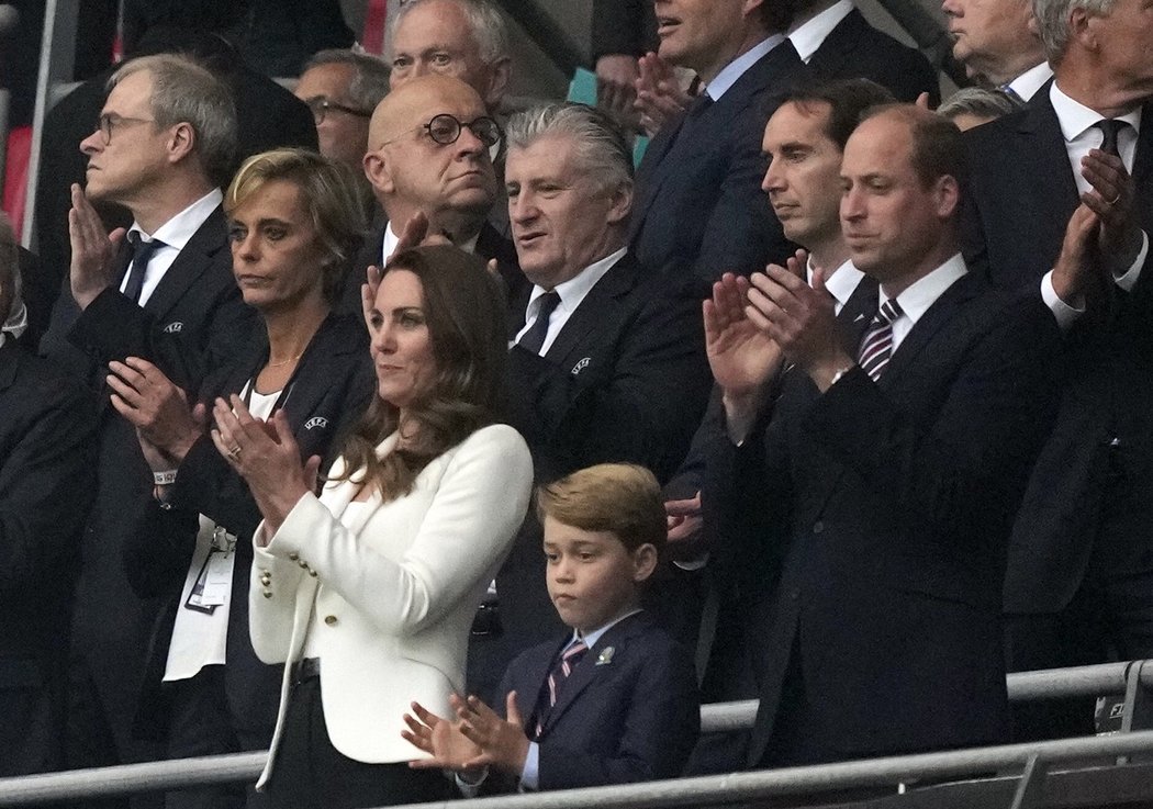 Královská rodina na stadionu Wembley při finále Euro mezi Itálií a Anglií