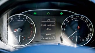 Rozblikáme Česko: Blikání v koloně. Kde dávat výstražné blinkry Rozblikáme Česko: Blikání v koloně. Kde dávat výstražné blinkry