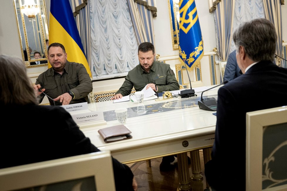 Prezident Zelenskyj se svým poradcem Jermakem a ministrem zahraničí USA Blinkenem (6. 9. 2023).