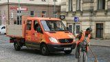 Jarní úklid ulic v Praze: Přeparkujte si vozy, vzkazují silničáři