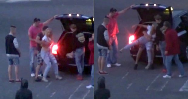 Únos před zraky policistů: Blondýna, kterou narvali do kufru taxíku, skončila u psychiatra!