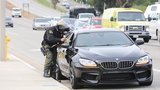 Opilý řidič chtěl podplatit policisty: Nabízel jim peníze i své BMW!
