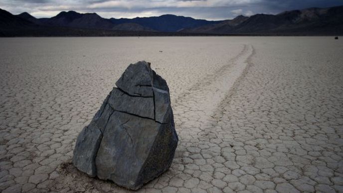 Bloudící kameny v Údolí smrti