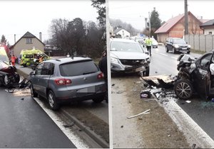 U vážné dopravní nehody na Šumpersku zasahoval i vrtulník: Pět lidí se zranilo
