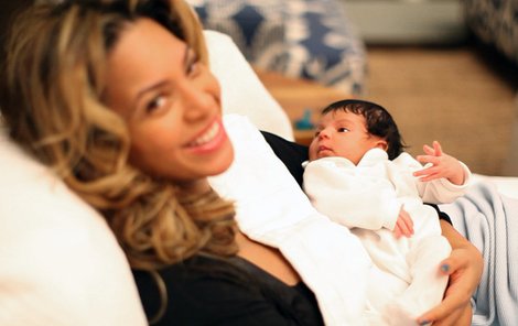 Šťastná máma Beyoncé. Blue po ní zdědila mandlové oči a ústa.