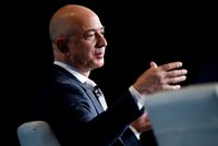 Zakladatel Amazonu Jeff Bezos: Nechal postavit pro svou krásku jachtu za 11 miliard?