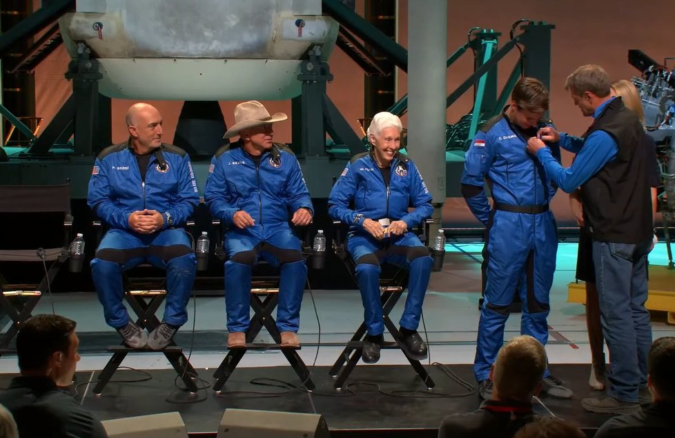 Tisková konference po prvním letu lodi New Shepard.