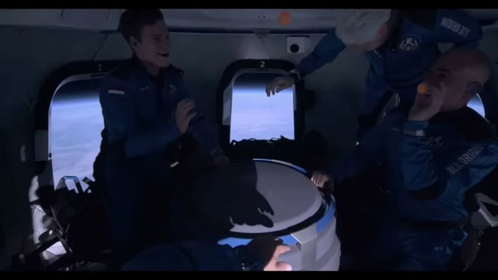 První posádka firmy Blue Origin: radovánky ve vesmíru.