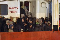 Namačkáni jako sardinky bez špetky důstojnosti: Děsivé foto z uprchlické lodi!