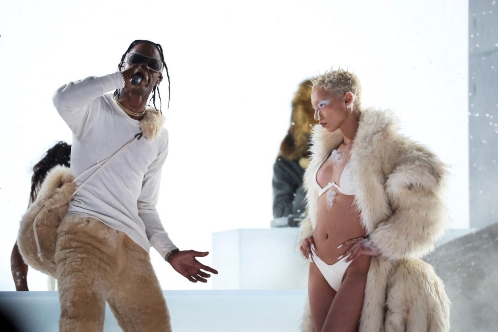 Předávání cen Billboard Music Awards 2022: Travis Scott a Jazelle