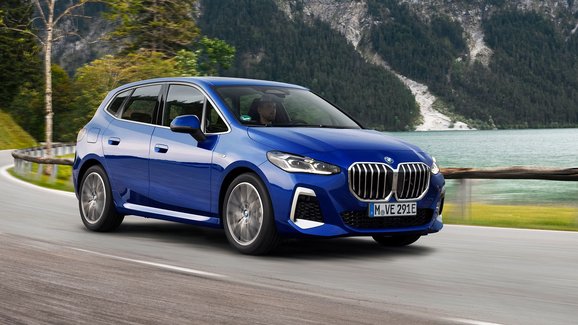 Nové BMW 2 Active Tourer je tady. S obřími ledvinkami a dotykovým ovládáním