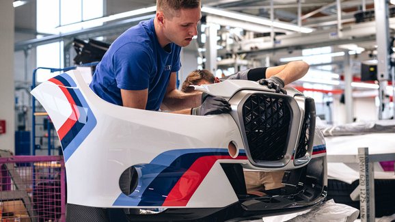 BMW nabízí pohled do zákulisí výroby znovuzrozeného CSL, prohlédněte si obsáhlou galerii