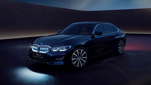 BMW představilo prodloužený sedan řady 3 Iconic Edition, dostal i svítící masku