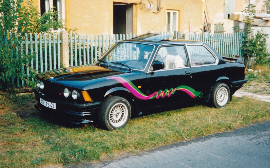 BMW 323i (E21)