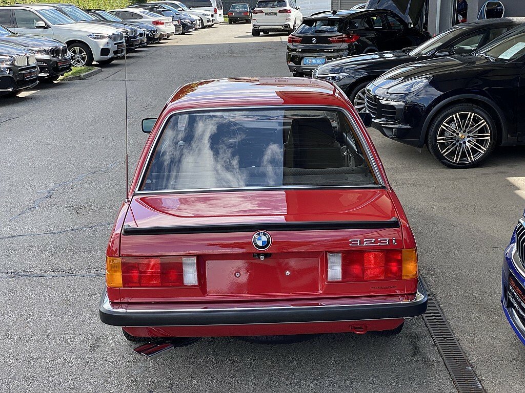 BMW 323i e30