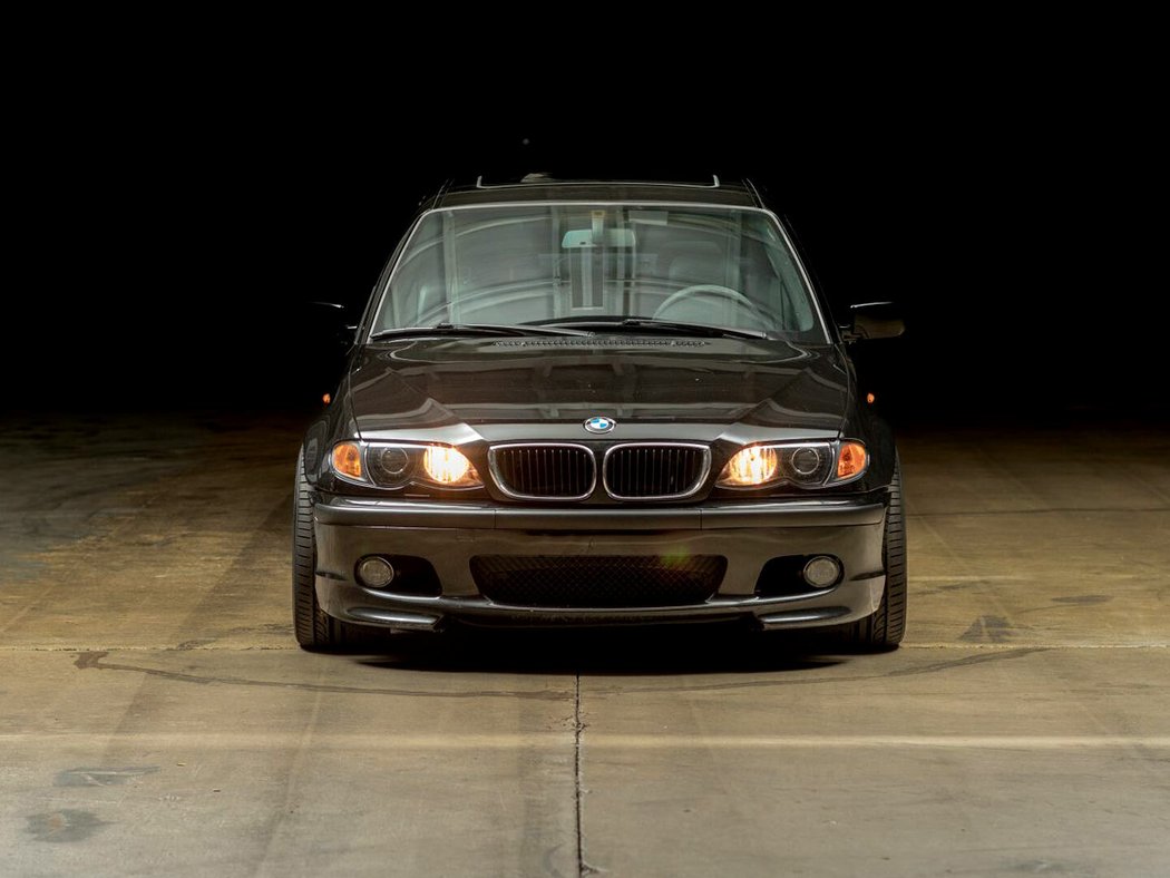 BMW 330i (2003)