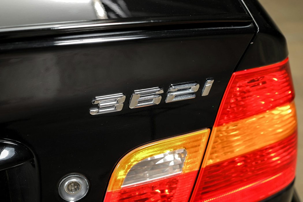 BMW 330i (2003)