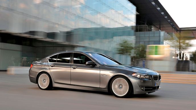 Jestli chcete nové BMW 5, připravte si minimálně 1 115 400 Kč
