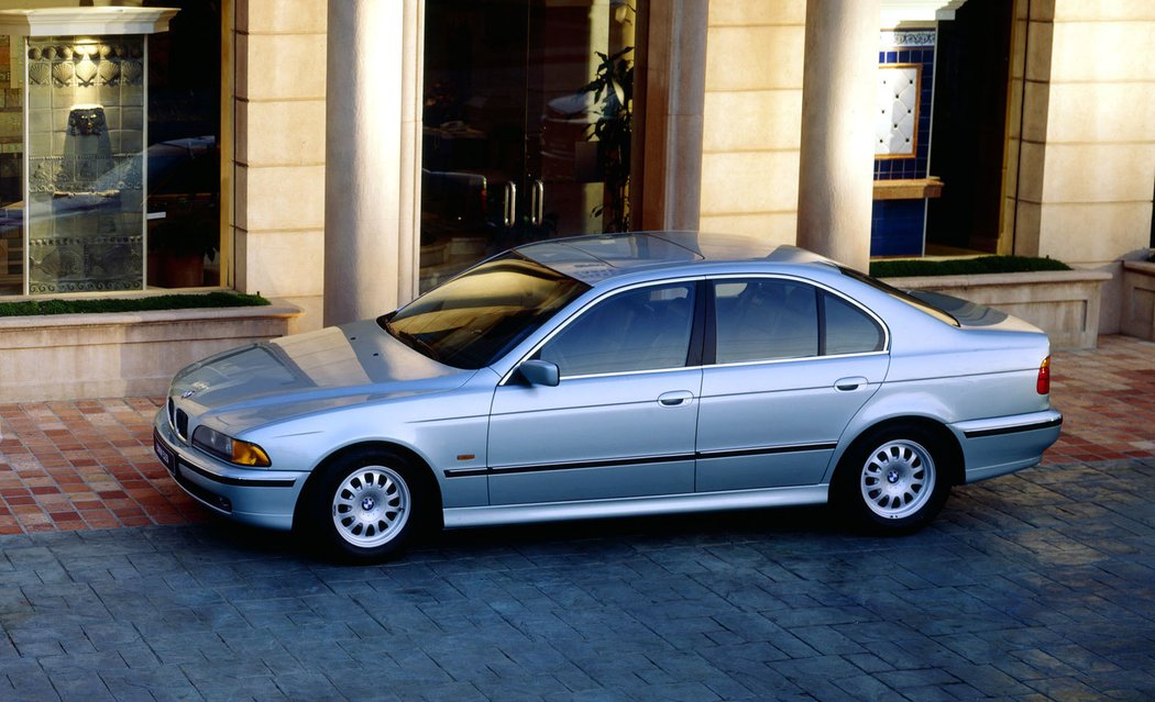 BMW 528i Sedan (1995-2000)