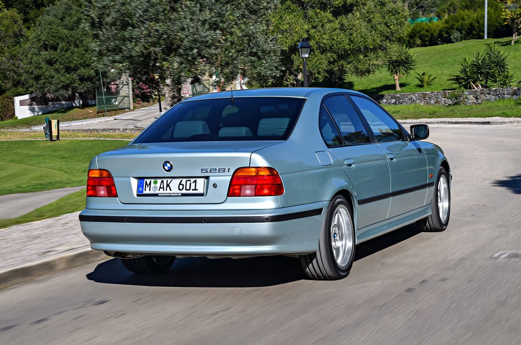 BMW 528i Sedan (1995-2000)