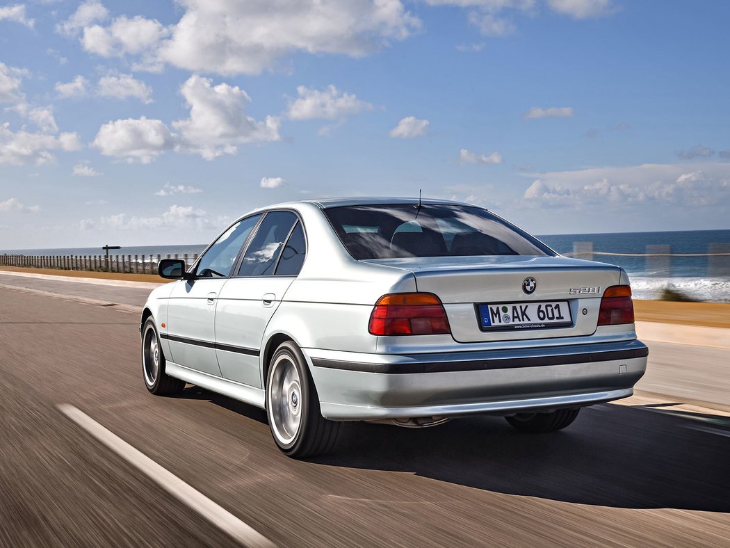 BMW 528i Sedan (1995-2000)