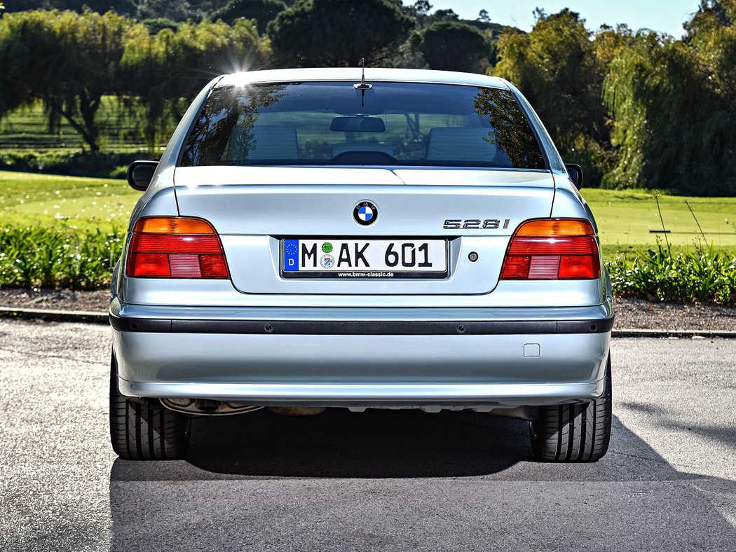BMW 528i Sedan (1995-2000)