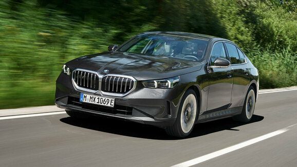 Nejnovější BMW řady 5 má nový čtyřválec i šestiválec. Oba jsou spojeny s plug-in hybridem