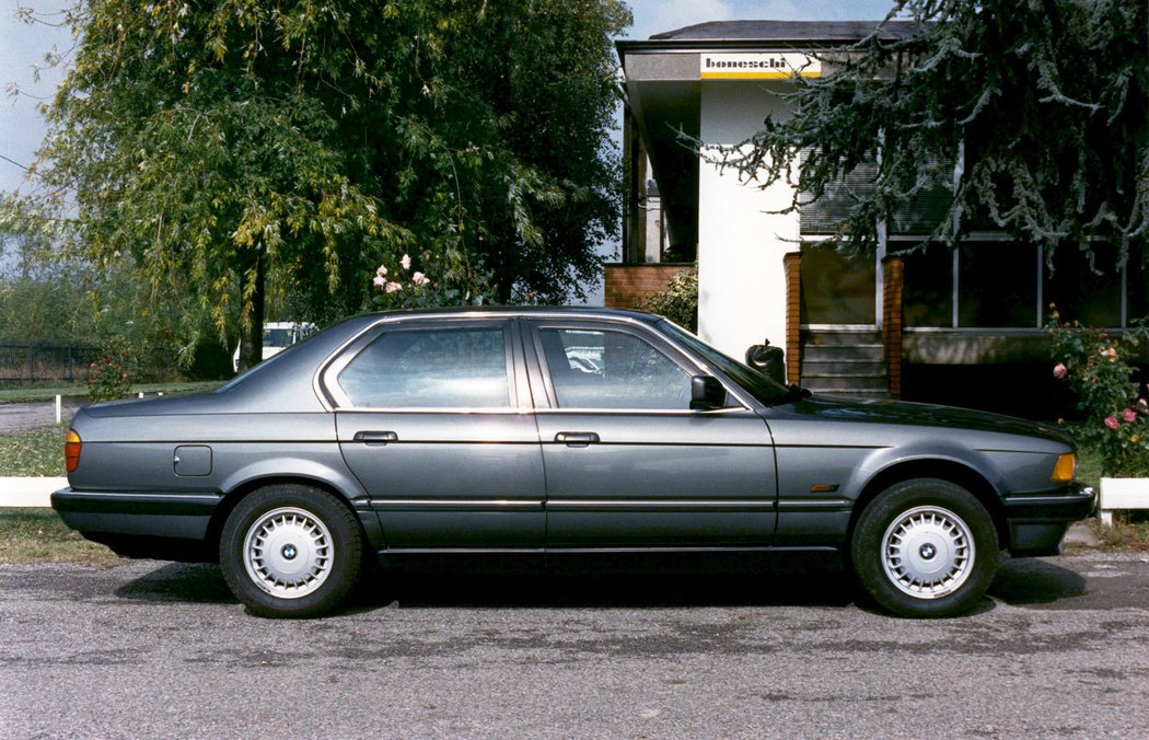 BMW řady 7 Safeguard di Boneschi (E32) (1988)