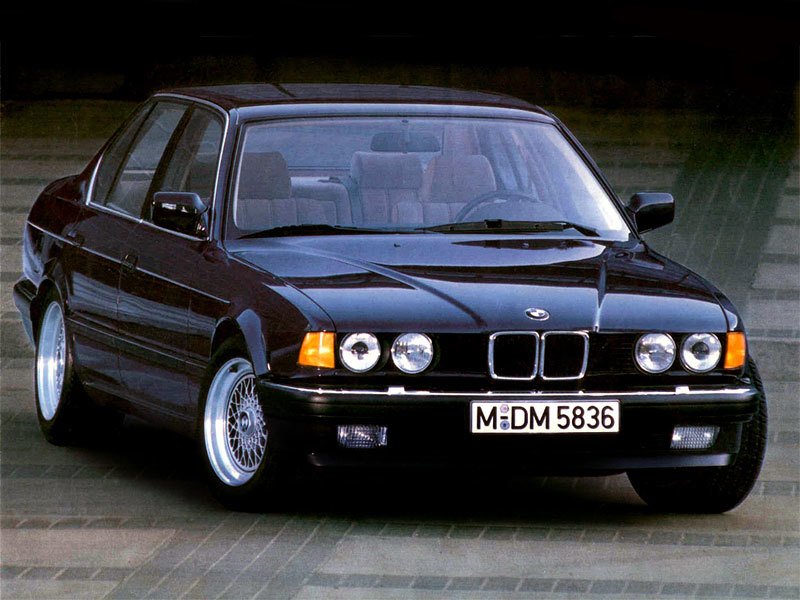 BMW řady 7 (E32) (1986)