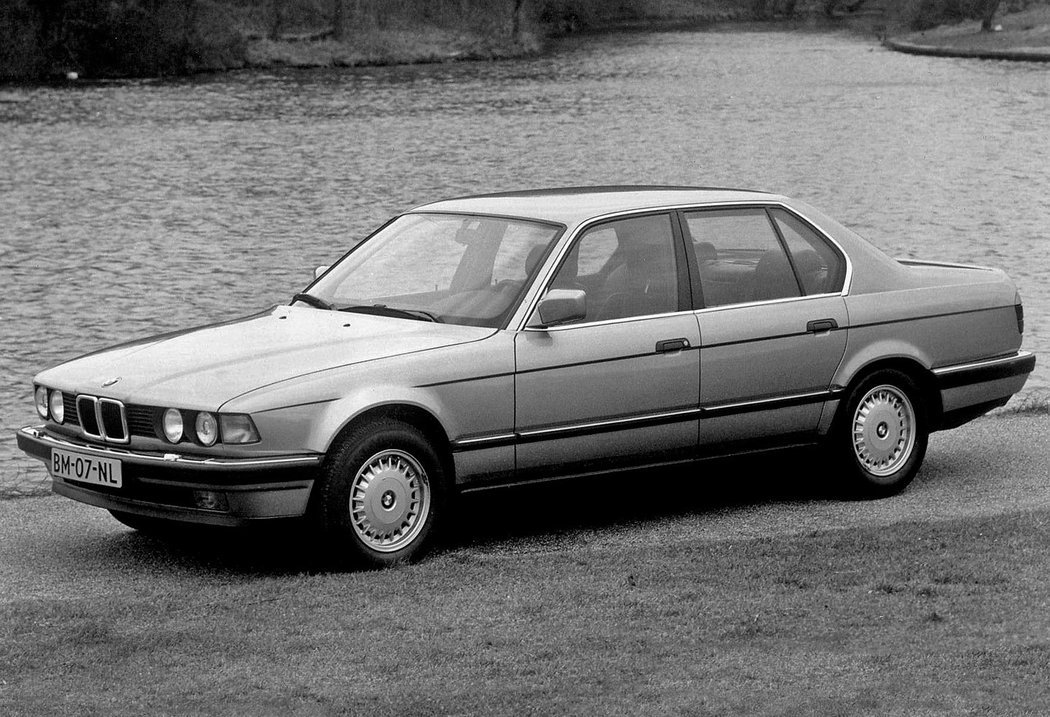 BMW řady 7 (E32) (1986)