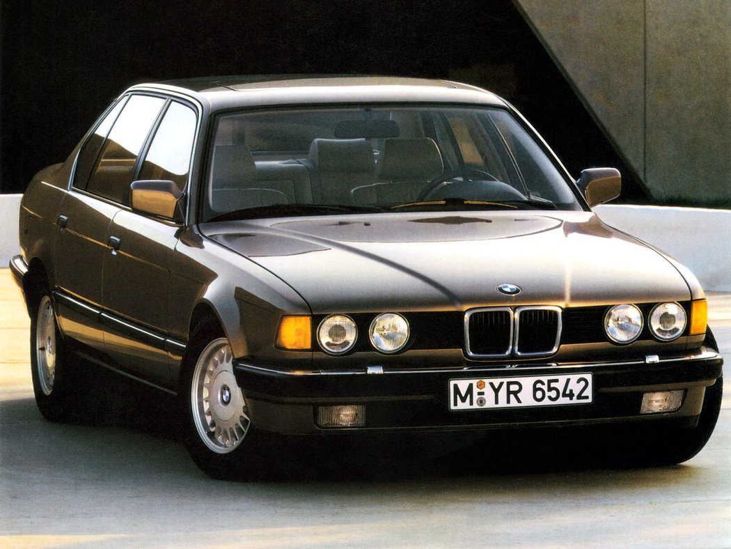 BMW řady 7 (E32) (1986)