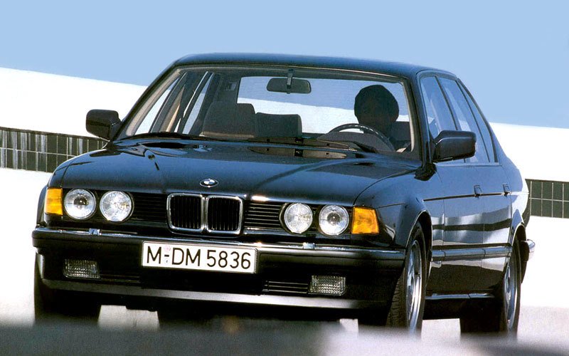 BMW řady 7 (E32) (1986)