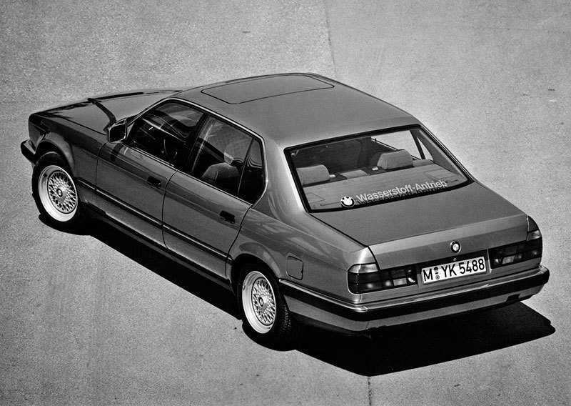 BMW řady 7 (E32) (1986)