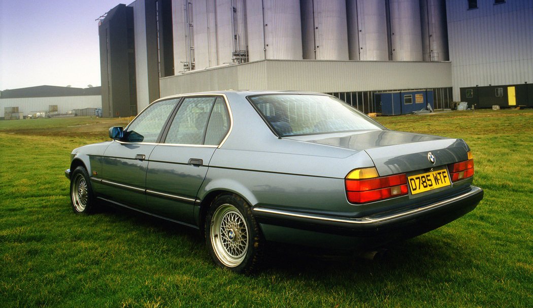 BMW řady 7 (E32) (1986)