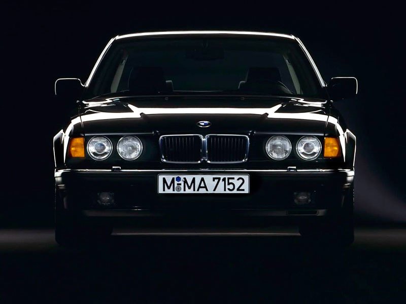 BMW řady 7 (E32) (1987)